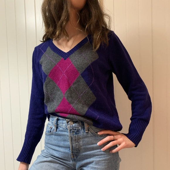 Women’s V-Neck Sweater - Picture 2 of 5